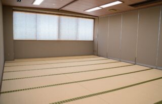 医王寺国宝殿のサムネイル画像