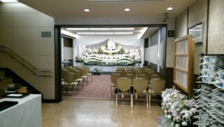 日華斎場 行華殿のサムネイル画像